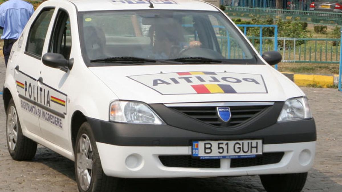 Un afgan a fost reţinut în Timiş, după ce a ajutat 18 irakieni să intre ilegal în România 