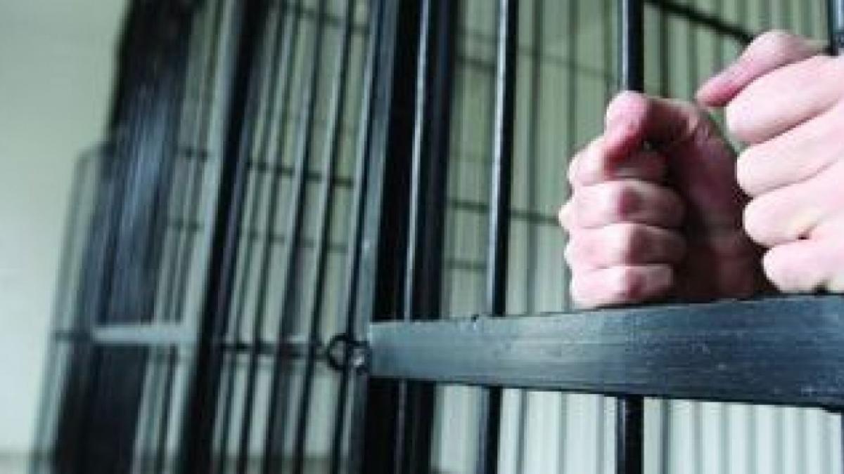 Galaţi: Deţinut de la penitenciar în stare gravă la spital, după o tentativă de suicid 