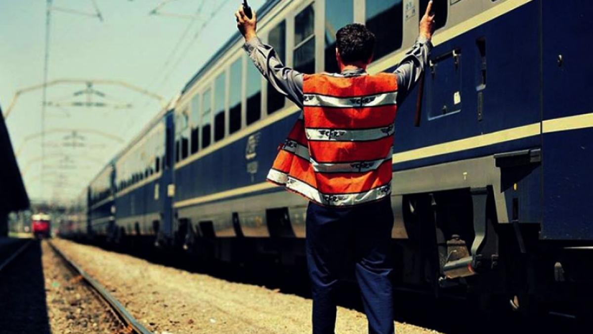 Situație incredibilă! Trenurile de pe magistrala București-Constanţa sunt dirijate prin telefon din cauza hoţilor care au furat mai multe relee