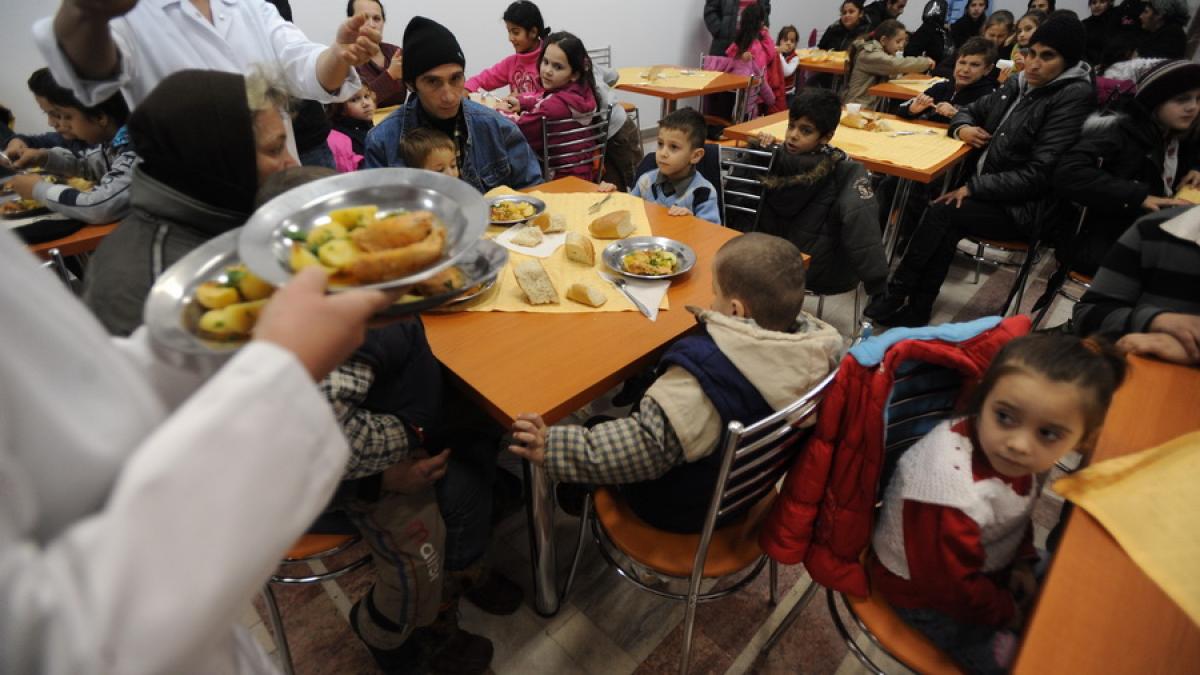 Copiii din România, cei mai expuşi riscului sărăciei şi excluziunii sociale din UE