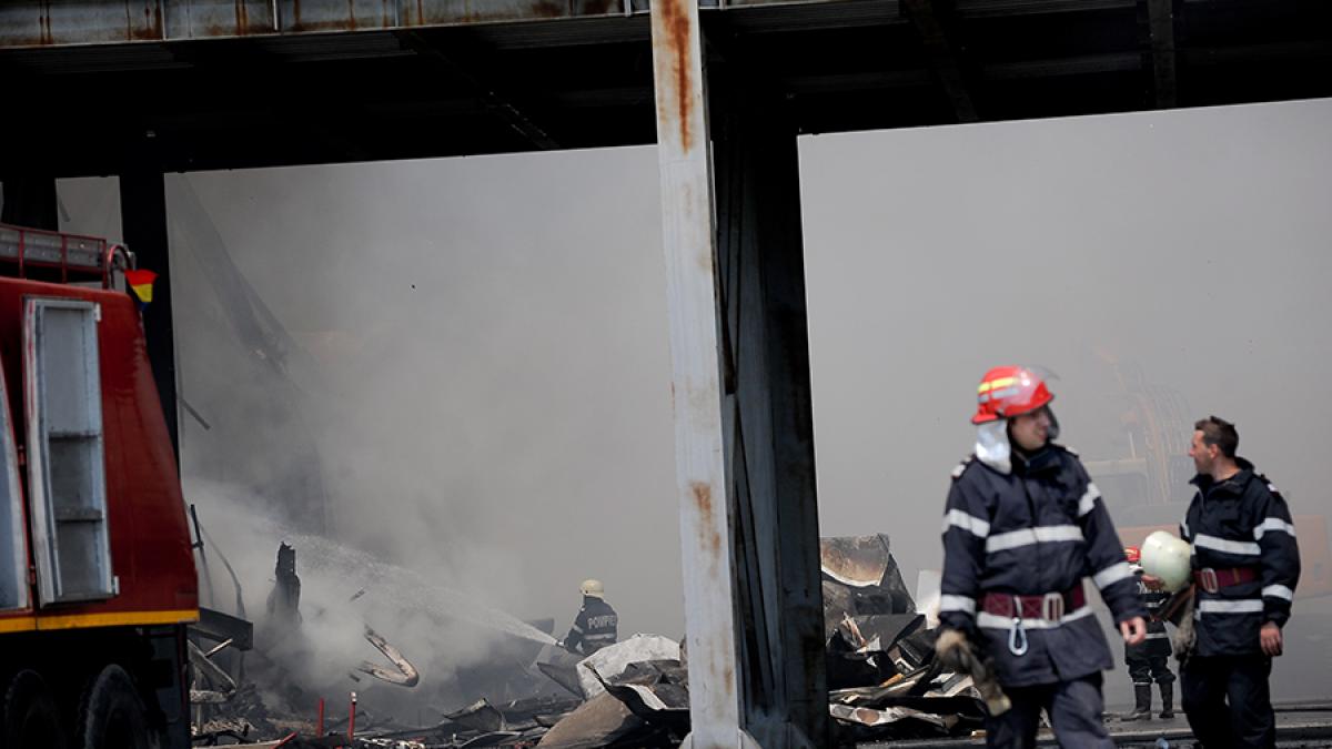Gorj: Incendiu la Fabrica de Confecţii din Târgu-Jiu
