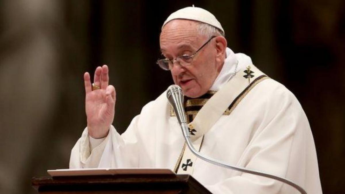 Papa Francisc îi critică pe cei care folosesc telefonul mobil la volan