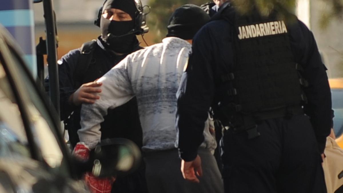 Polițiștii doljeni au tras mai multe focuri de armă pentru prinderea unui infractor