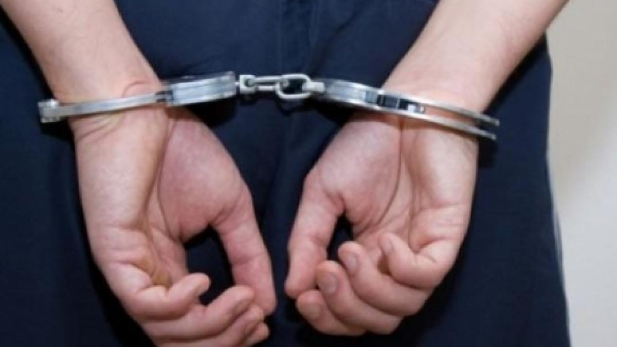 Argeş: Un tânăr care şi-a şantajat fosta iubită cu imagini compromiţătoare a fost arestat preventiv