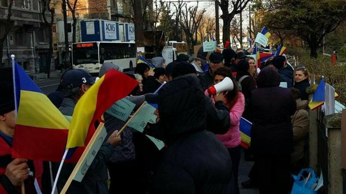 Protest în fața Facultății de Drept a Universității București