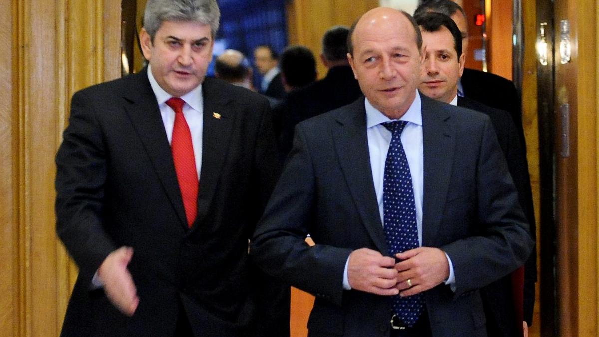 Traian Băsescu propune desființarea, prin lege, a Academiei lui Gabriel Oprea