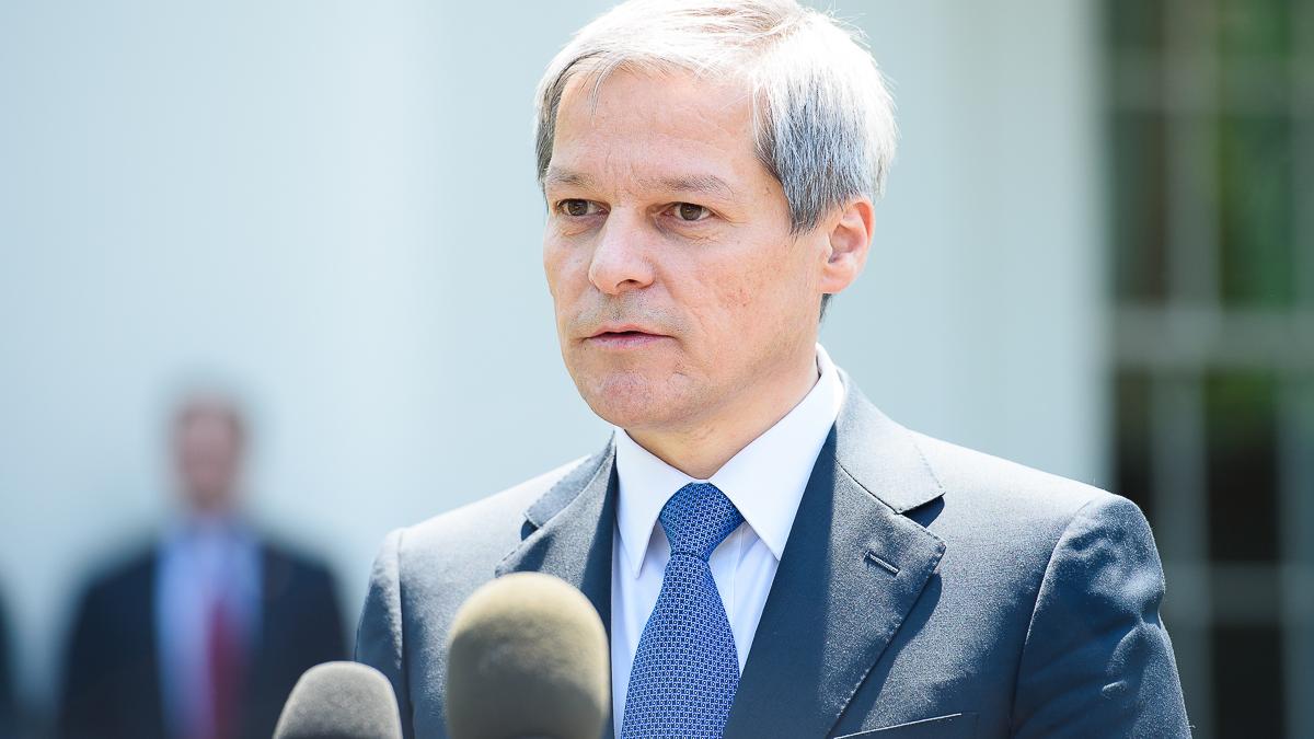 Cioloș: Stabilitatea adusă de PSD o simțim în inflație și cursul leu-euro; cifrele triumfaliste nu țin loc de bunăstare
