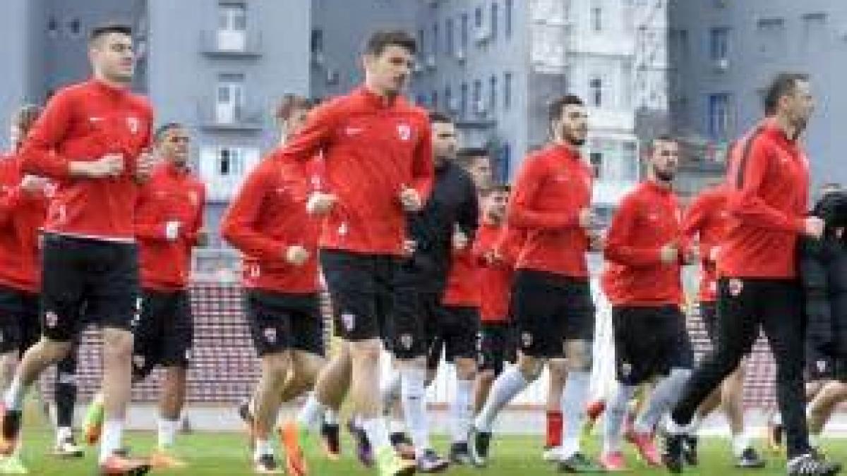 Fotbal: Jucătorii lui Dinamo îl susţin pe tehnicianul Vasile Miriuţă