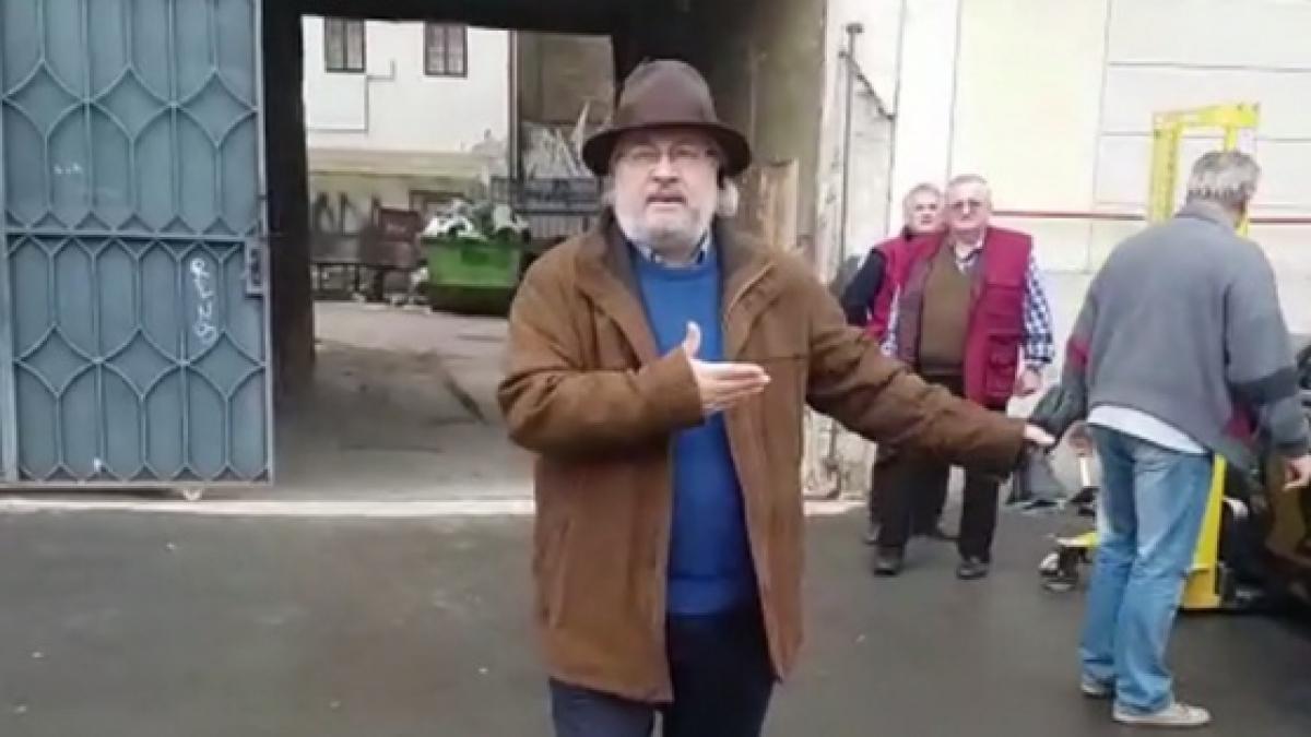 Accident CIUDAT. Directorul Operei Române din Timișoara a intrat cu mașina în clădirea instituției