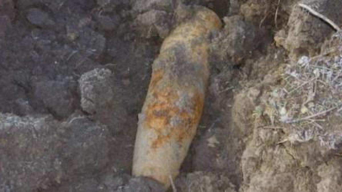 Descoperire teribilă în Vaslui! Proiectil exploziv, găsit  în urma unor săpături la reţeaua de alimentare cu apă 