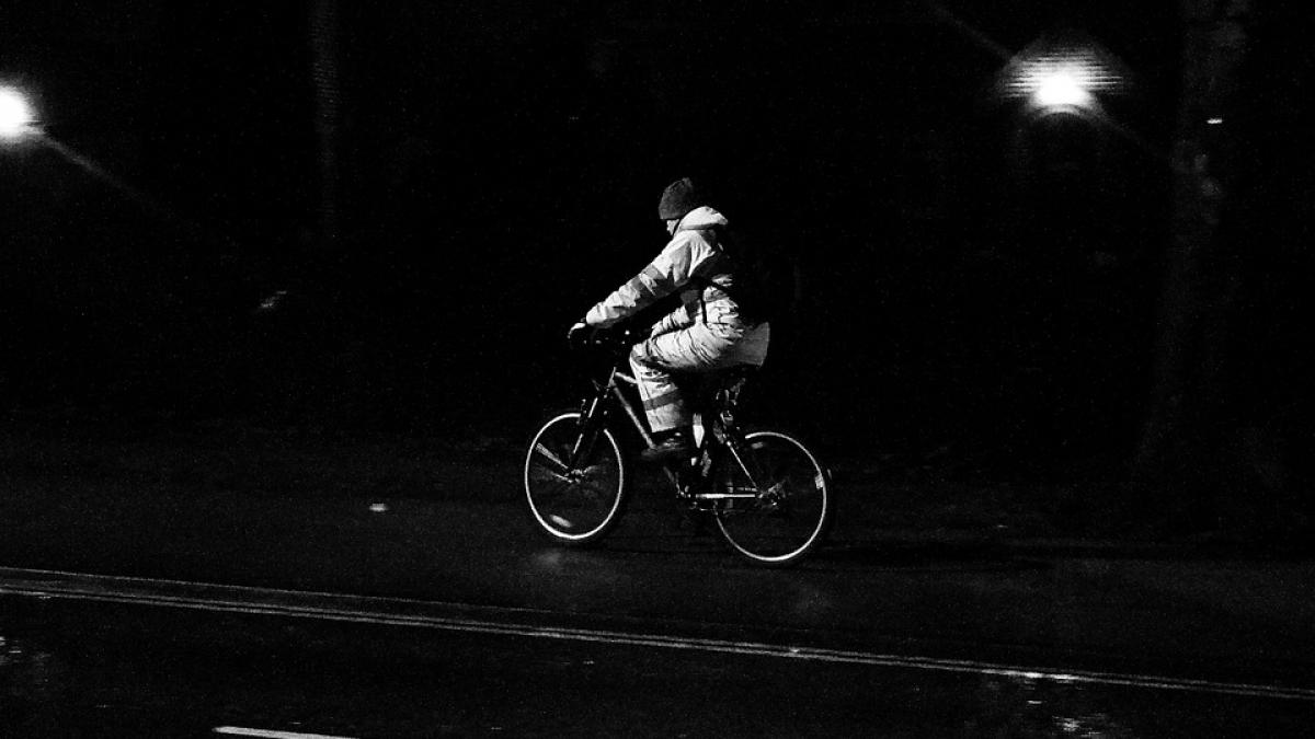 Hainele reflectorizante ar crește riscul de accidente pentru bicicliști