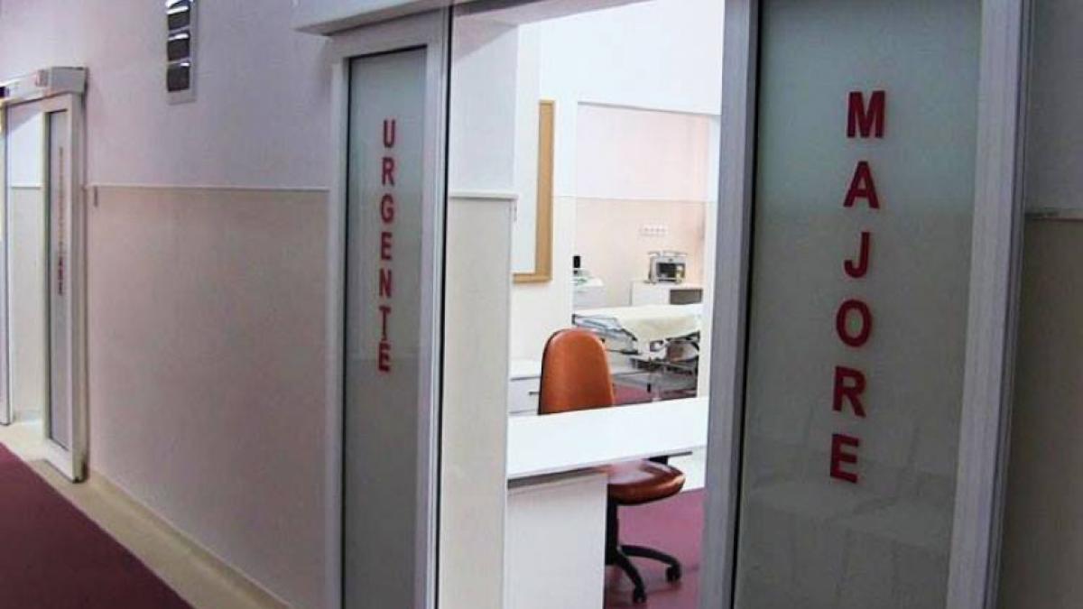 Caz şocant în Bârlad! O adolescentă de 16 ani a ajuns în comă alcoolică la spital după un chef cu shot-uri de ţuică