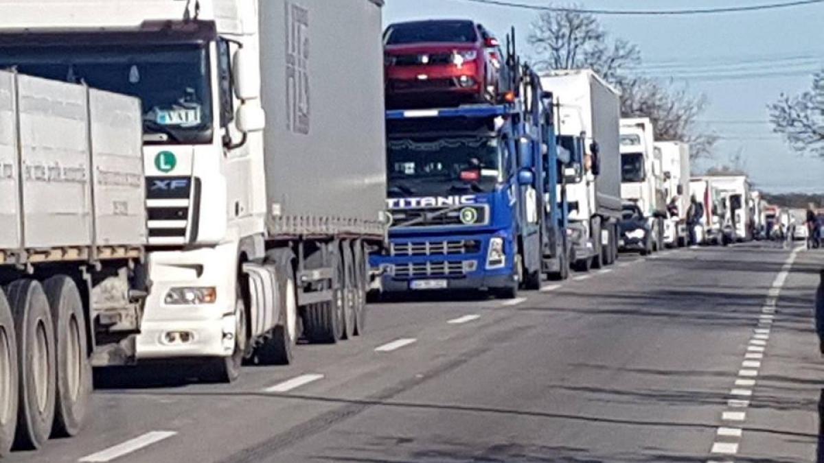 Giurgiu: Coadă de tiruri la frontieră, în lungime de aproximativ patru kilometri