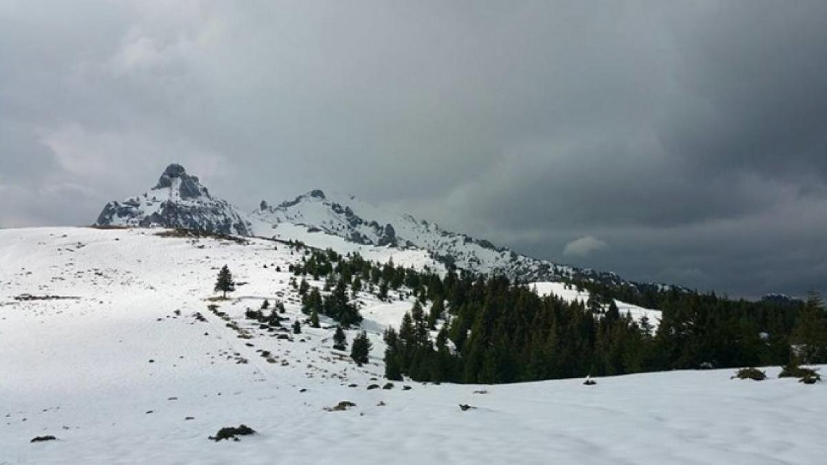Alertă pe Valea Prahovei! Salvamontiştii îi avertizează pe turişti că există pericol maxim de avalanşă