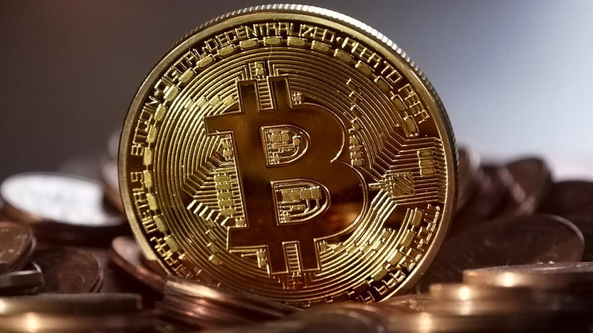 TAVĂLUG BITCOIN - Cursul monedei virtuale a depășit 10 000 de dolari