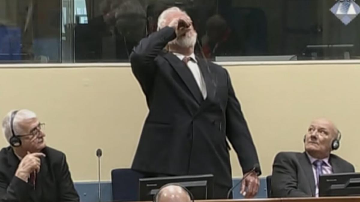 video un general croat a baut otrava in fata judecatorilor tribunalului de la haga care l au condamnat la 20 de ani de inchisoare