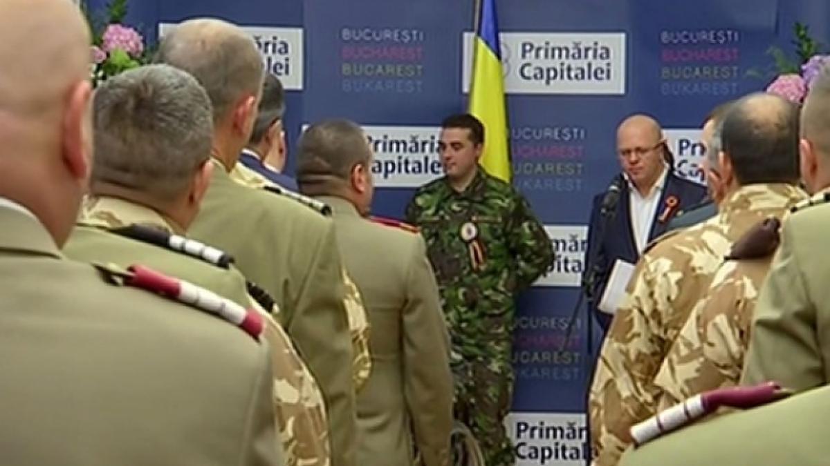 Trei militari români, răniţi în Irak şi Afganistan, au primit titlul de cetăţean de onoare al Capitalei