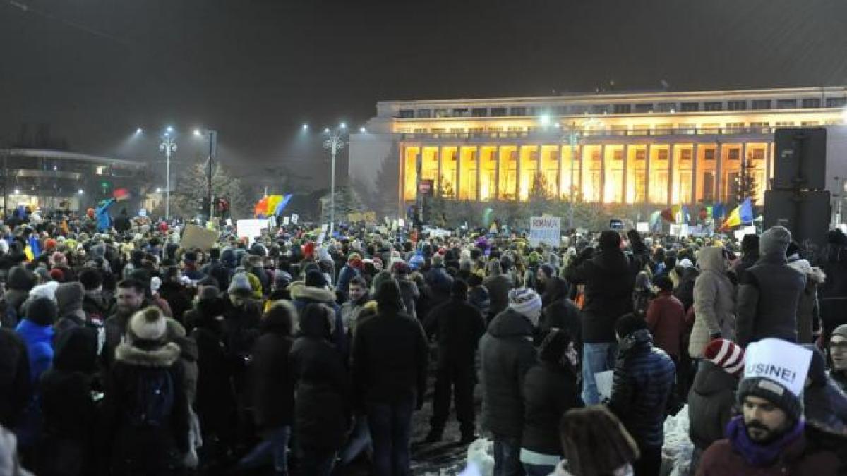 USR propune ca Piaţa Victoriei să devină spaţiu dedicat manifestărilor civice şi sindicale prin hotărâre CGMB