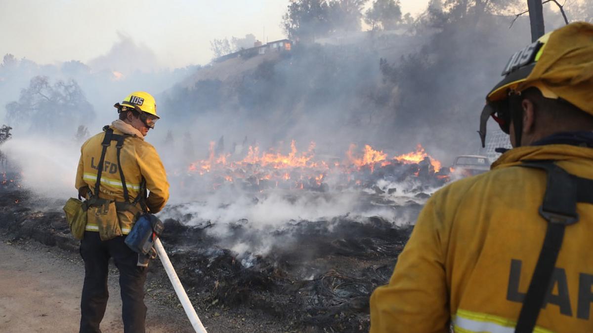 video imagini dramatice incendiul din california ameninta vilele luxoase din bel air