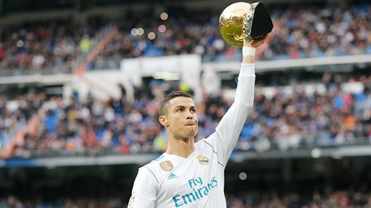 Cristiano Ronaldo a prezentat al cincilea său Balon de Aur pe stadionul Bernabeu
