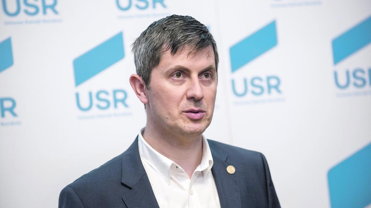 Șeful USR a primit, prin firma sa, contracte de la guvernele și autoritățile locale conduse de PSD