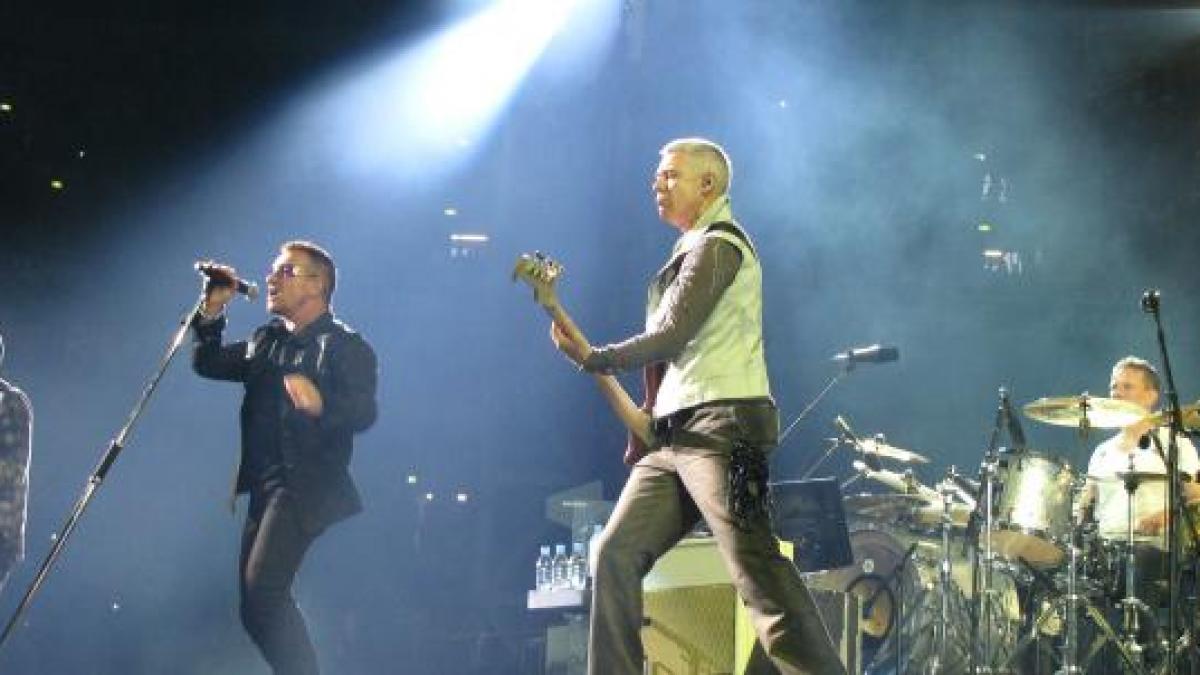 U2 a devenit prima trupă din lume cu albume pe primul loc în topul Billboard în patru decenii consecutive