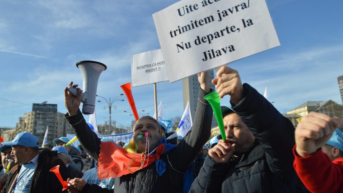 BNS: reculegere şi proteste, la Bucureşti