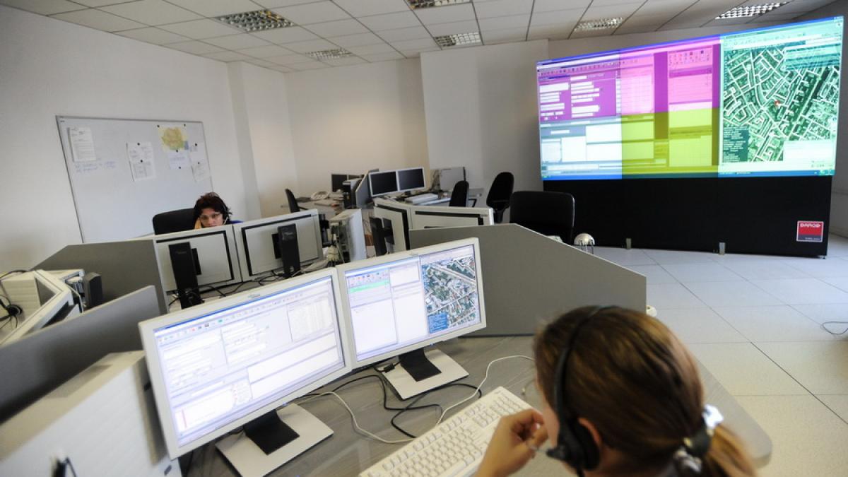 Dosar penal pentru cel de la 112 care i-a răspuns tatălui primei victime de la metrou
