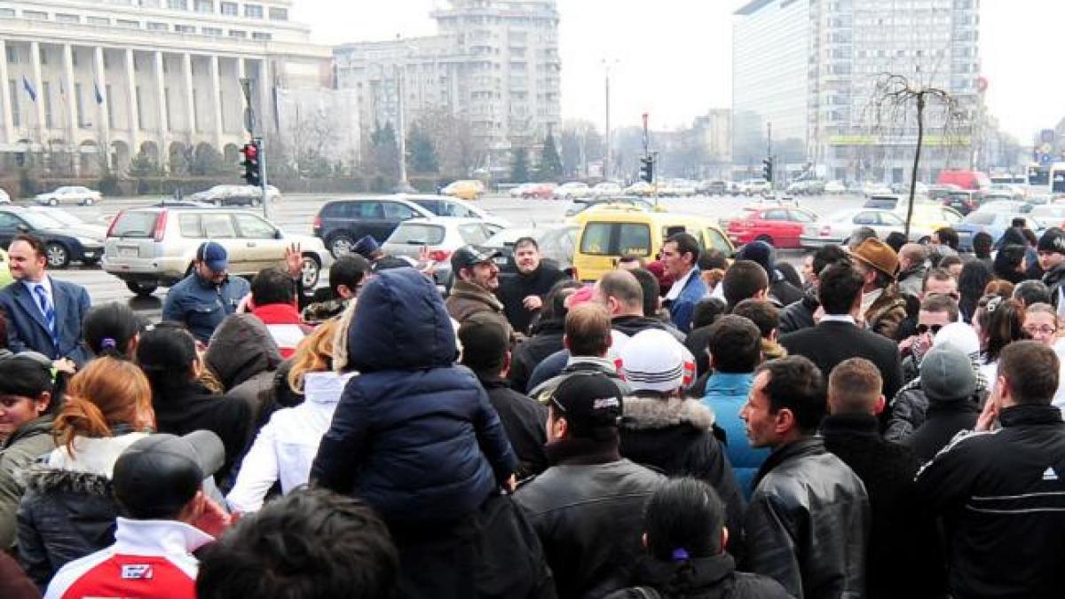 Aproximativ 200 de protestatari în Piaţa Victoriei, la un flashmob pentru susţinerea Justiţiei 