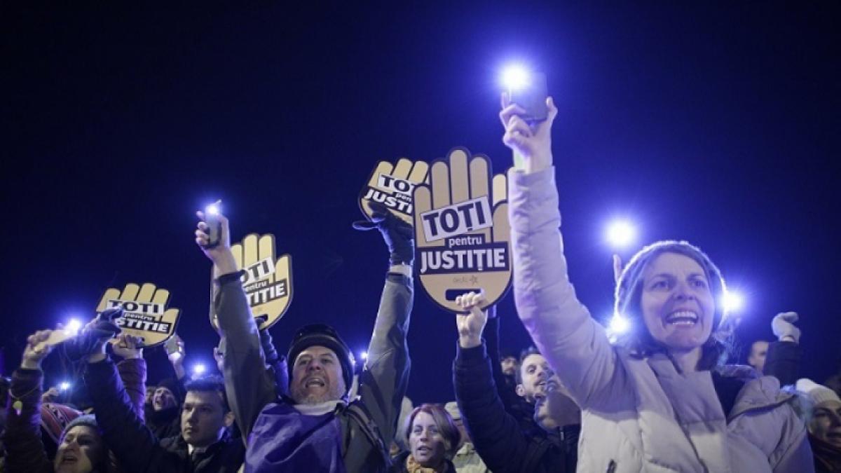 Proteste antiguvernamentale astăzi seară în Capitală şi în ţară