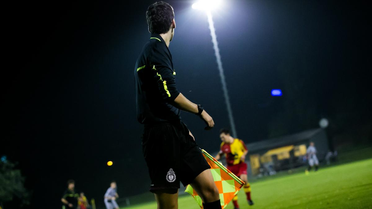 Scandal la CS Universitatea Craiova - CFR Cluj. Trei greşeli mari de arbitraj. Henţ la golul lui Vera