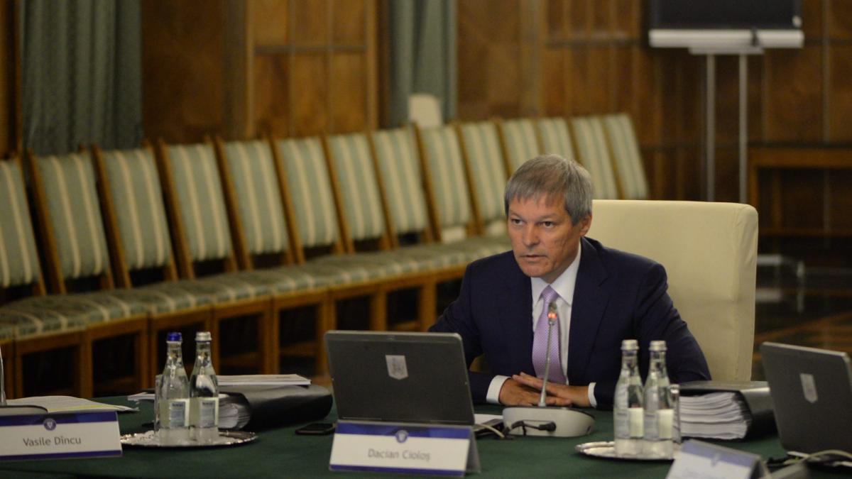 Partidul lui Cioloș, plin de slujbași la stat pe bani grei. De la CA-uri, până la comisii guvernamentale