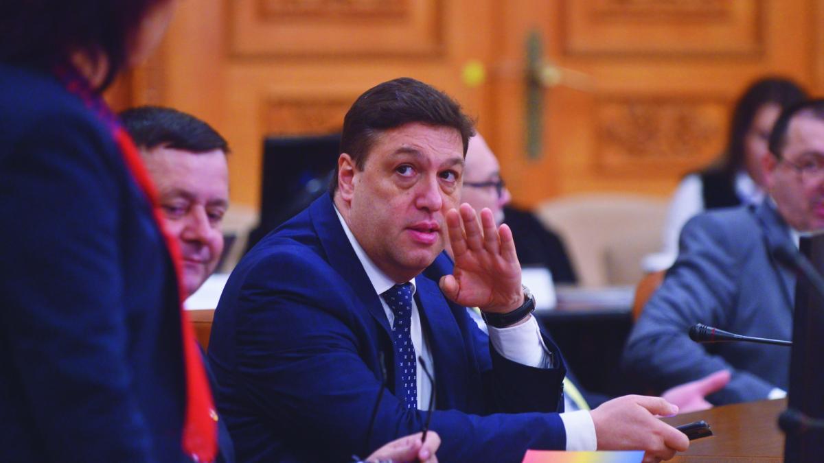 Când Casa Poporului aduce mult a casă de nebuni