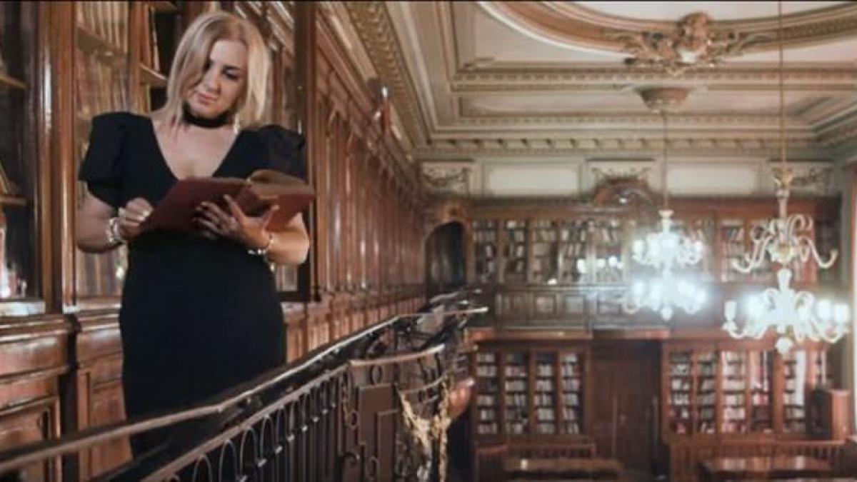 Biblioteca UMF, scenă pentru maneliști