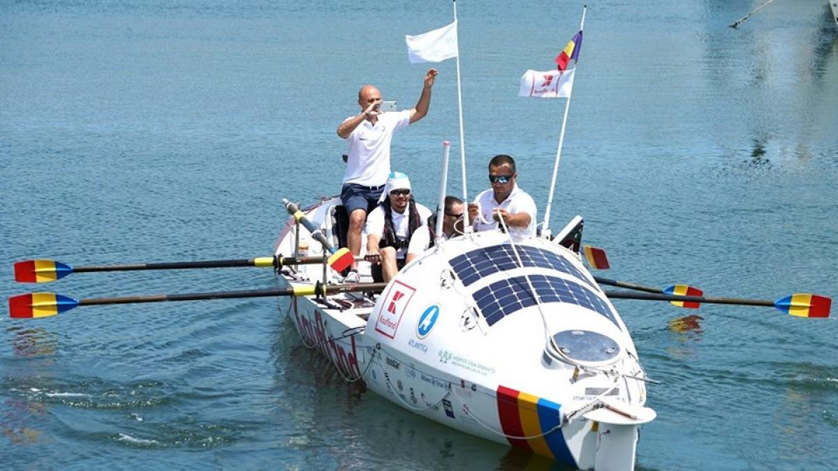Opt români au traversat Atlanticul pentru copiii cu autism