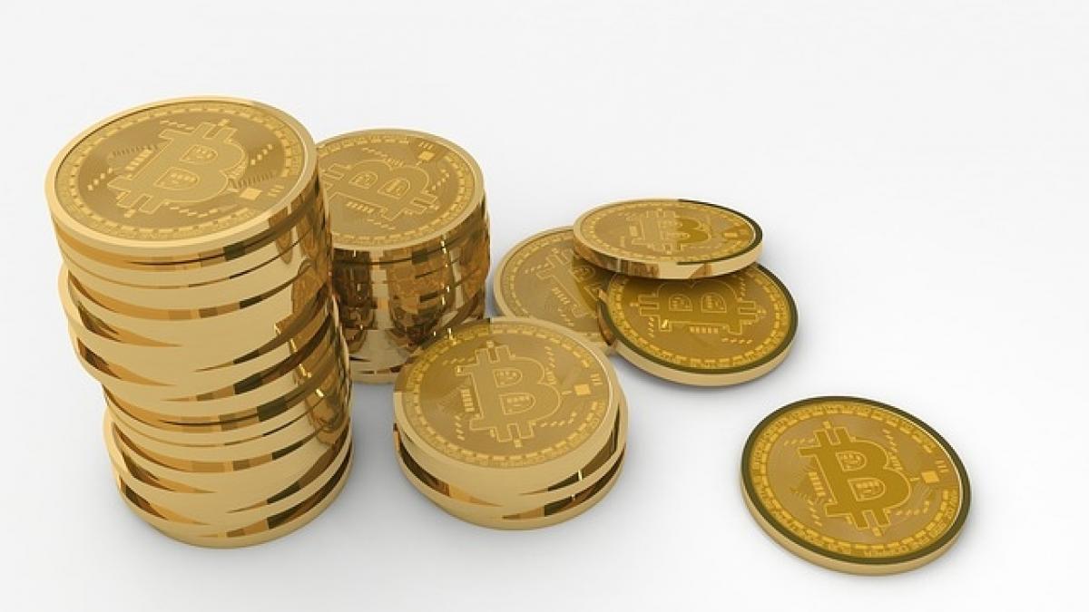 Bitcoin, in picaj! Moneda virtuala ajunge la 13.000 de dolari!