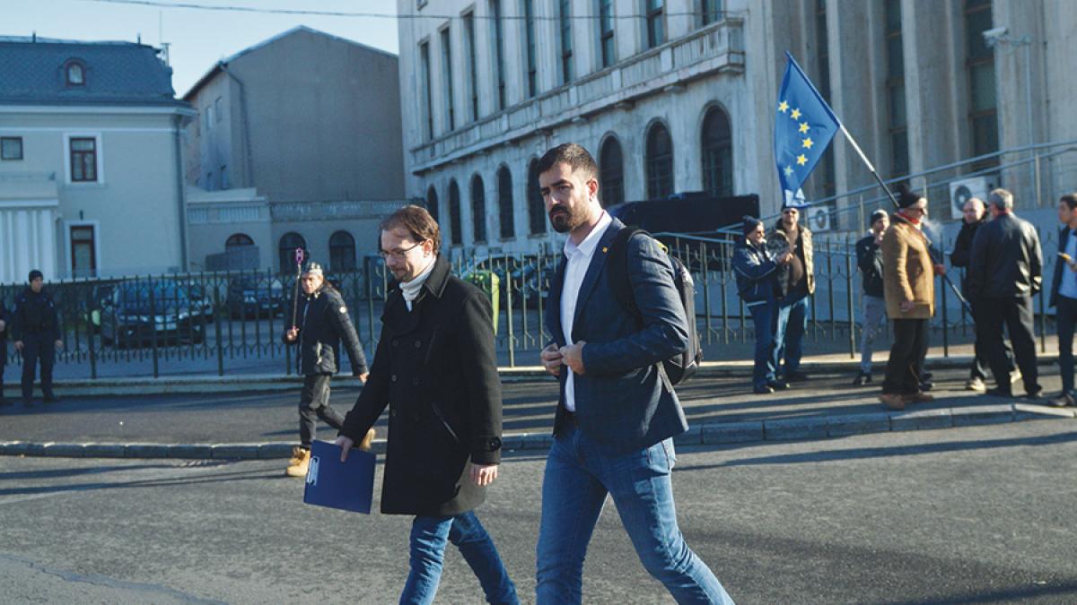 Tudose, faţă în faţă cu protestatarii