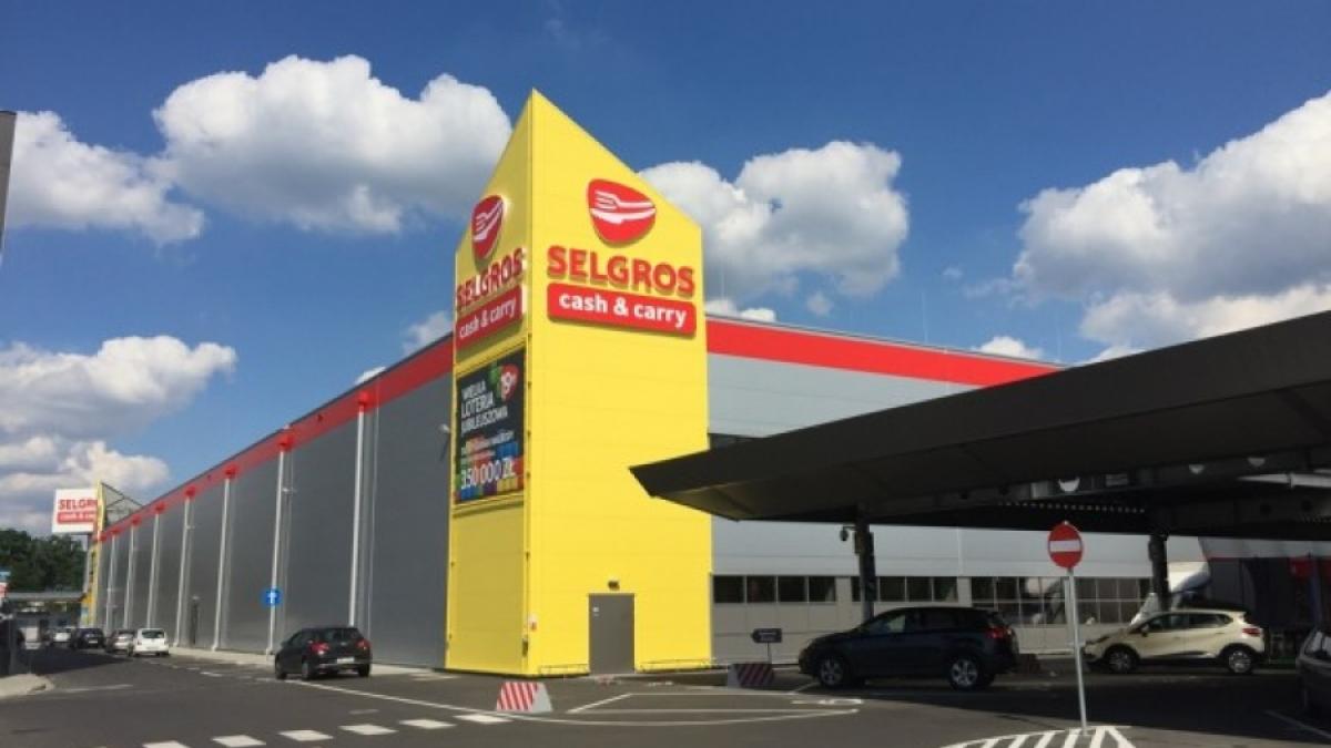 Reacția Selgros după ce un client a murit strivit de un palet