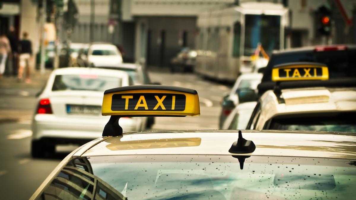 Sancţiuni totale de 39.000 de lei aplicate şoferilor de taxi de Anul Nou