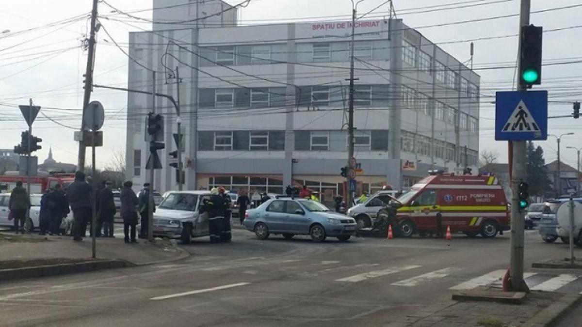 Accident teribil la Timişoara! O mamă şi copilul ei de 4 luni au ajuns de urgenţă la spital