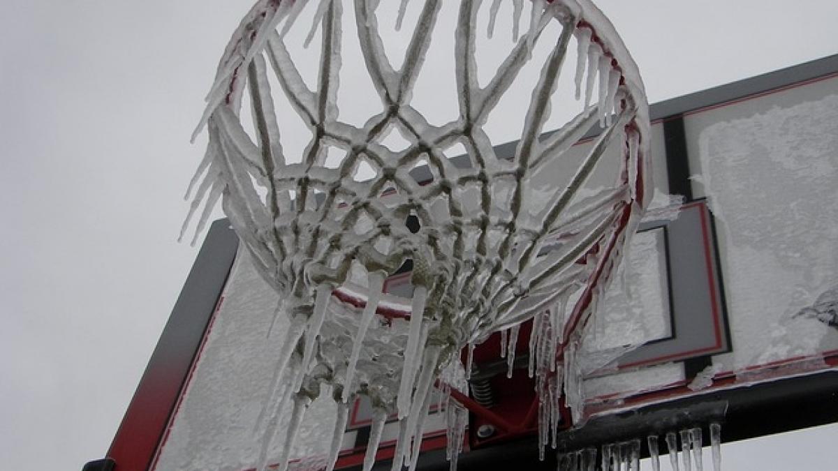 Furtună de zăpadă şi val de frig polar în SUA; mii de zboruri anulate