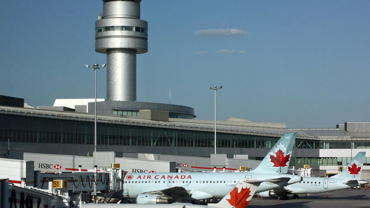 Două avioane s-au ciocnit pe aeroportul din Toronto