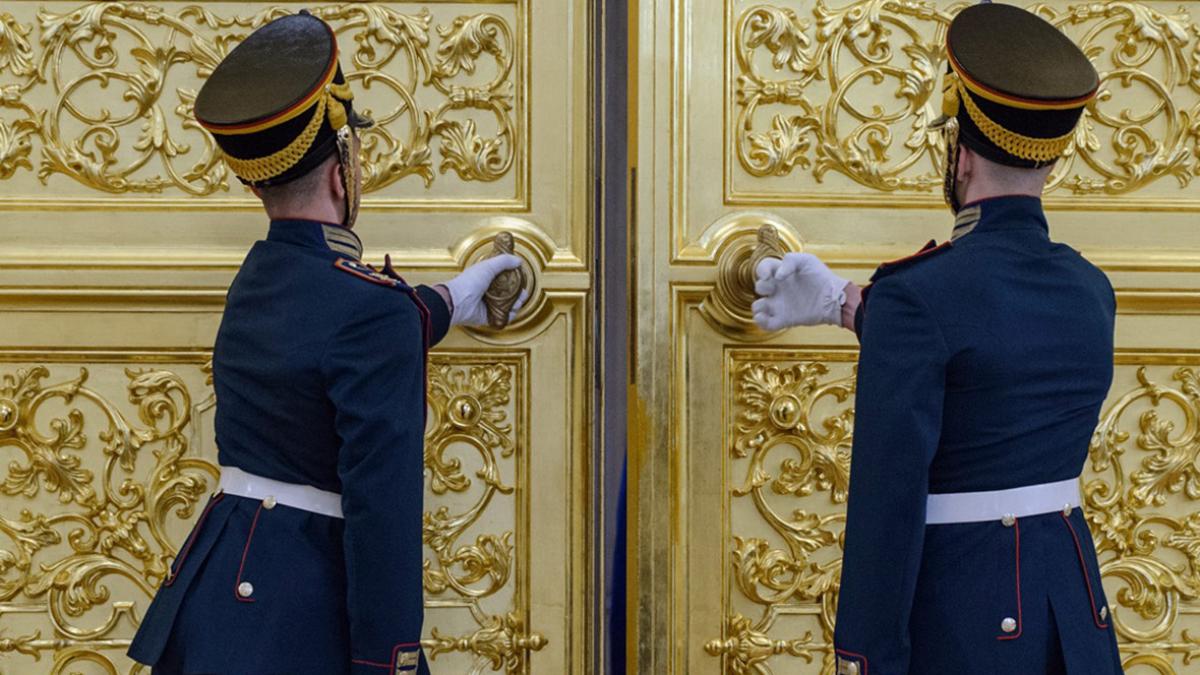 Inghesuiala mare! 66 de persoane vor sa-i ia locul lui Putin la Kremlin