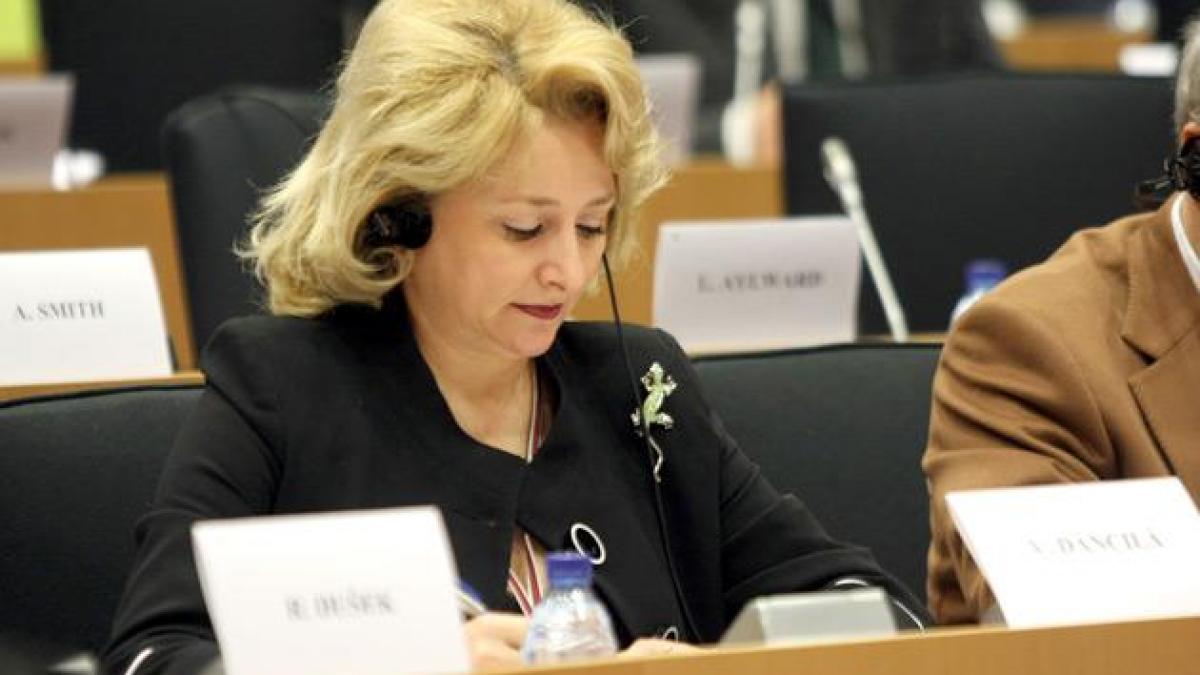 Viorica Dăncilă: Premierul Tudose nu cunoaşte ce e egalitatea de şanse; are un comportament neadecvat în ceea ce priveşte femeile