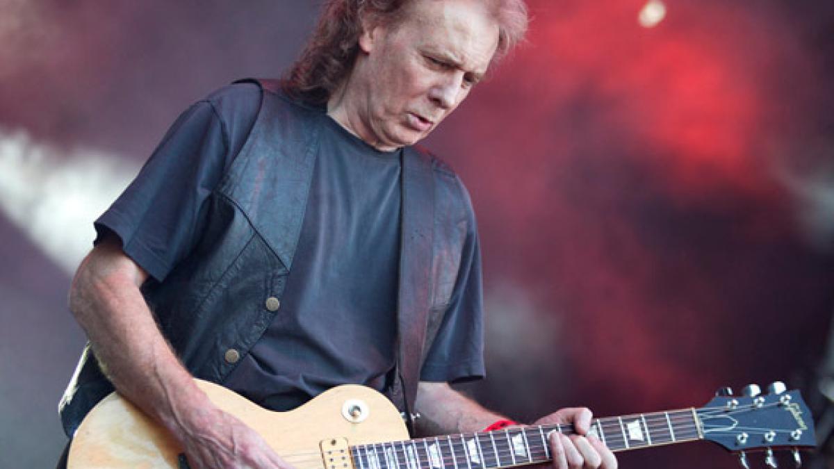 Doliu în lumea muzicii! ''Fast'' Eddie Clarke, chitaristul trupei Motorhead, s-a stins din viaţă la 67 de ani 