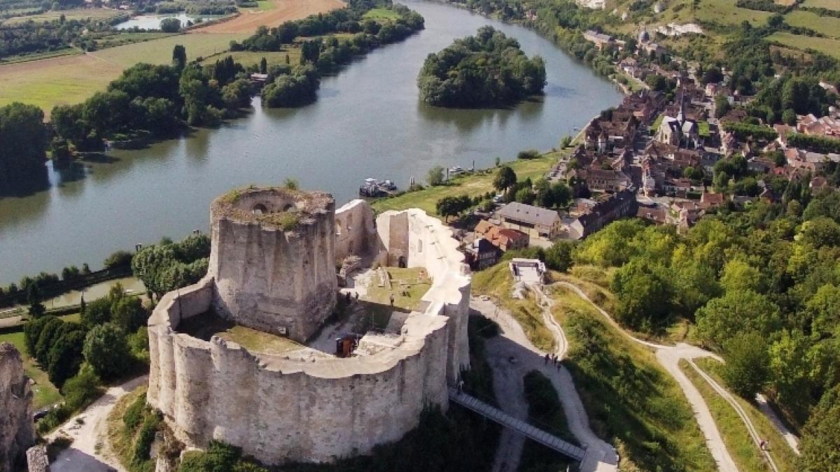 TOP 5 cele mai SPECTACULOASE castele părăsite din Europa