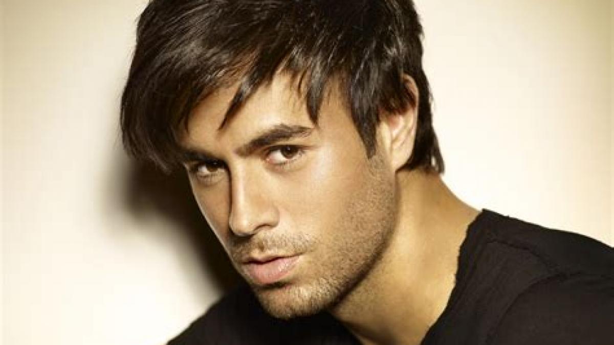 Enrique Iglesias şi-a lansat noul clip muzical, 'El Bańo', în colaborare cu Bad Bunny 