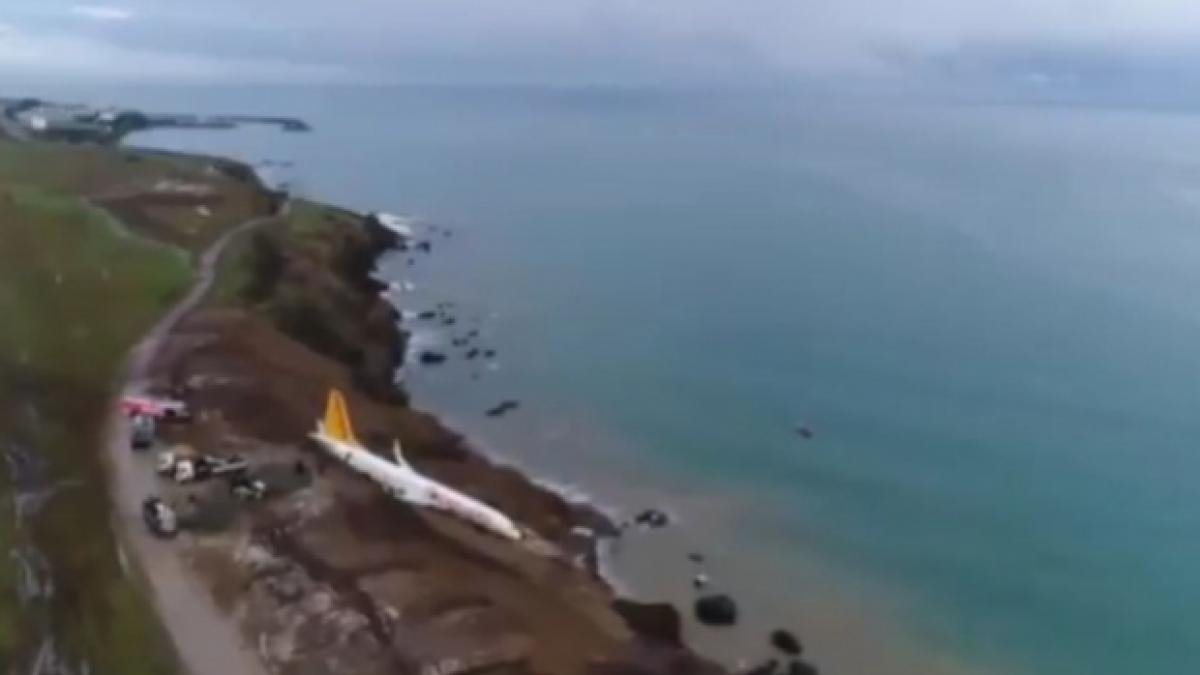 incredibil cum s a oprit un avion cu 160 de pasageri la bord a iesind de pe pista