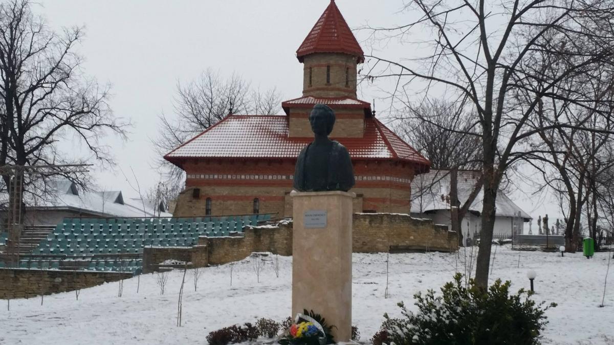 Ipotesti. De Ziua Culturii Naţionale, scriitorul Călin Vlasie îsi lanseaza “Opera poetica”. Alte manifestări legate de memoria poetului nepereche, Mihai Eminescu