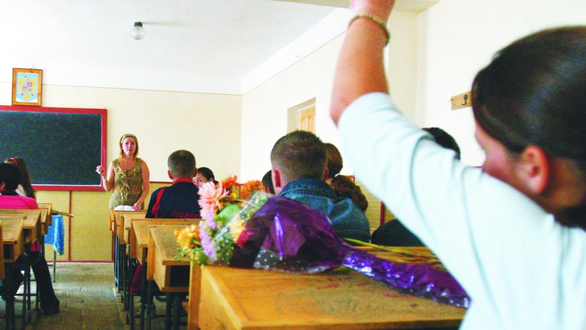 Profesorii, umiliți  de Legea salarizării